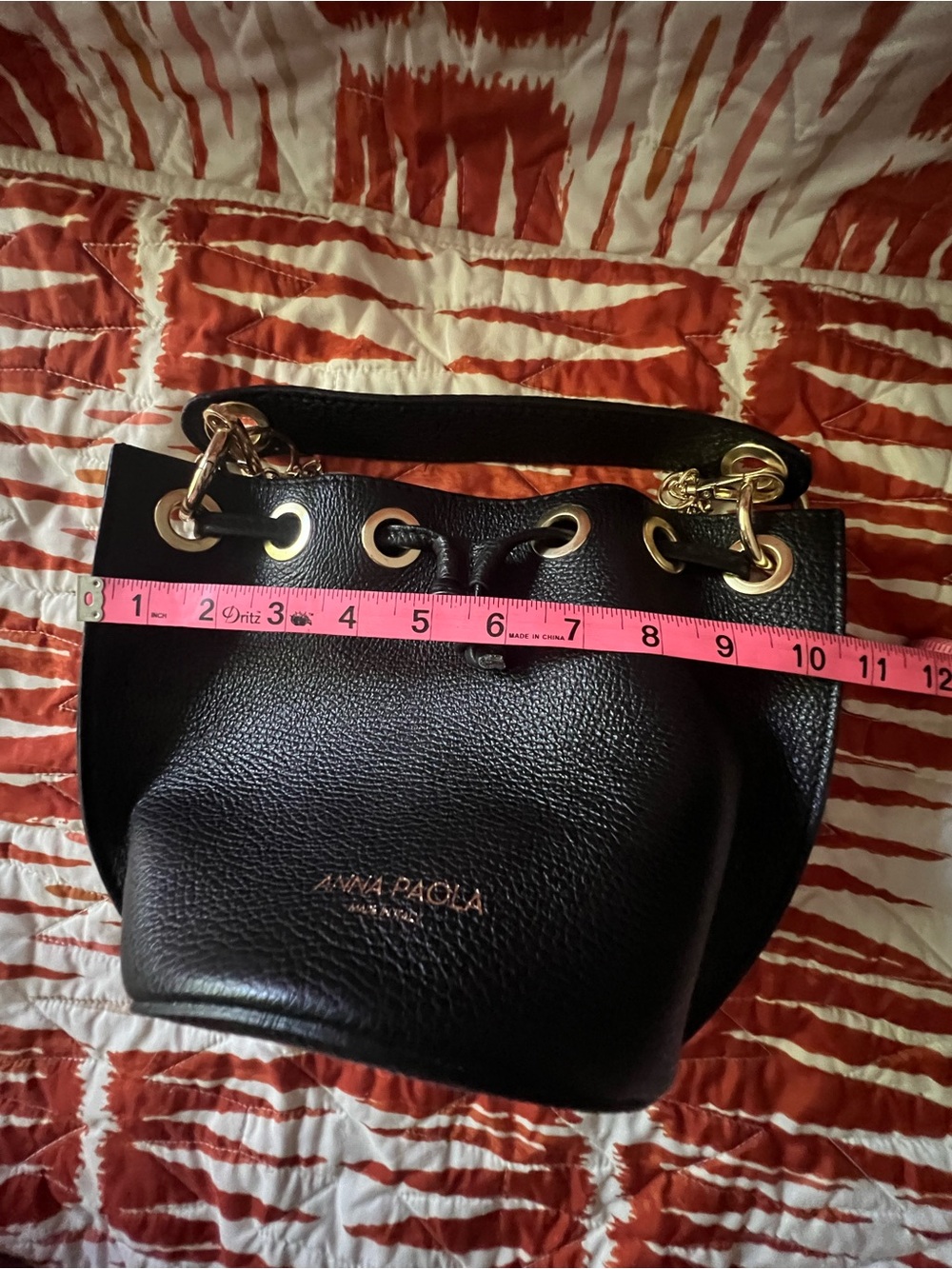 Anna Paola Black Leather Bucket Bag with Gold-tine chain and hardware - Picture 11 of 14